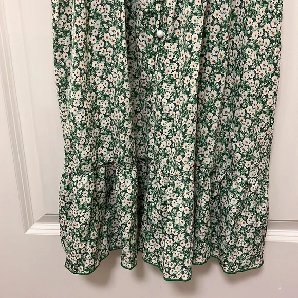 NWOT Green Floral Mini Dress With White Buttons. Size 8/10 - Picture 3 of 15